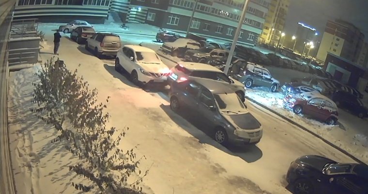 В Ижевске ищут водителя иномарки, протаранившего несколько авто в городке Металлургов