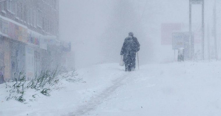 Снегопад и 5-балльные пробки: дорожные службы Ижевска перешли на усиленный режим работы