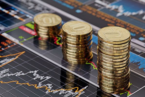 Глазьев: спекулянты заработали на манипуляции курсом рубля 50 млрд долларов