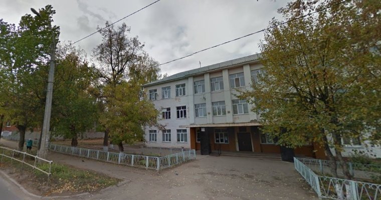 Роспотребнадзор обязал руководство ижевской школы №51 обновить мебель в классах и столовой