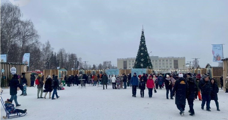 Второго января на Центральной площади Ижевска пельмени попробовали 15 тысяч человек 