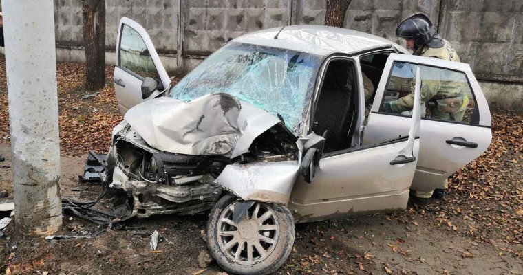 Врезавшийся в столб в Ижевске водитель скончался в больнице