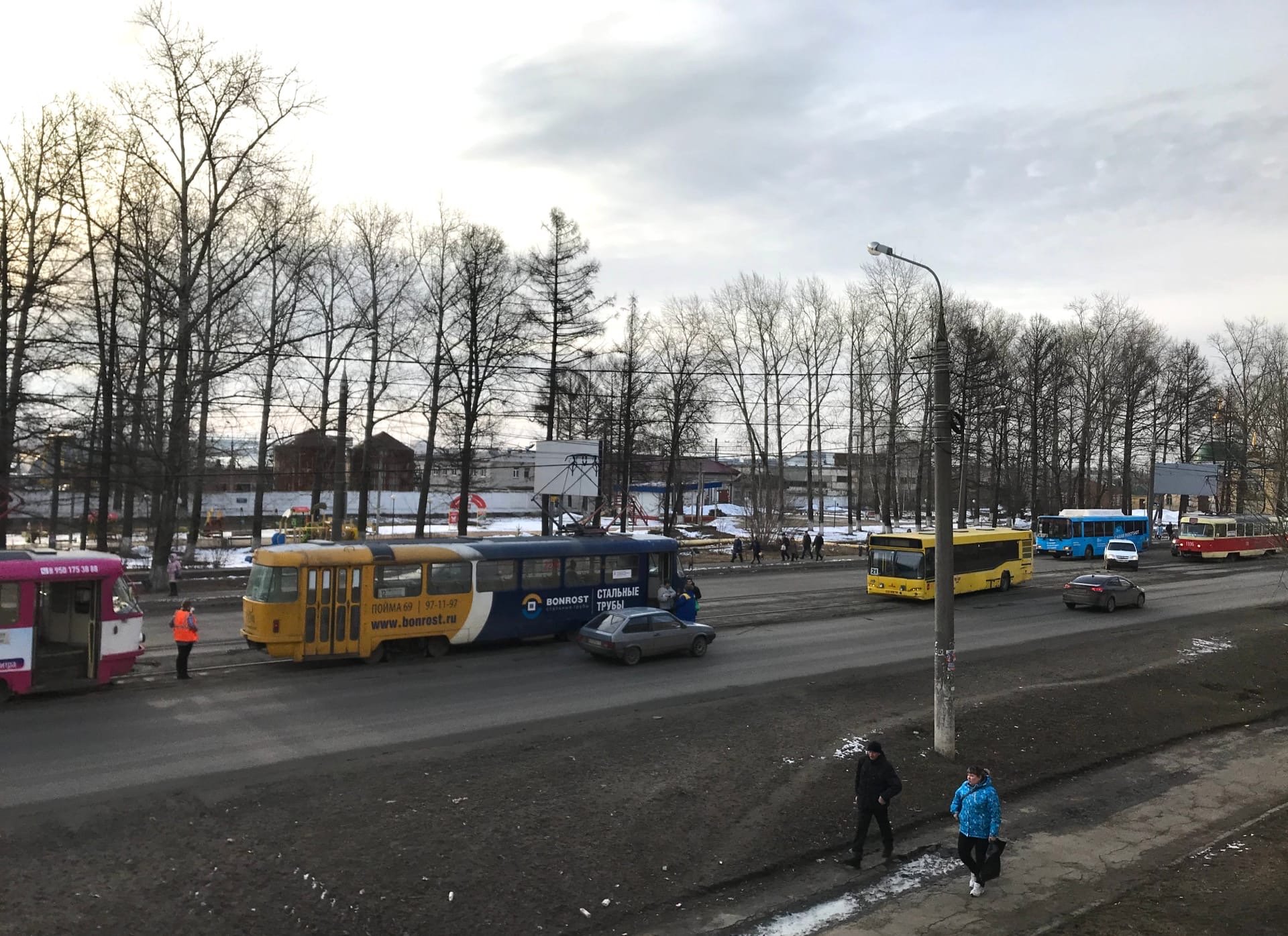 Авария с автобусом в Ижевске, разъяснение указа о нерабочей неделе и мнение ВОЗ о самоизоляции: что произошло минувшей ночью