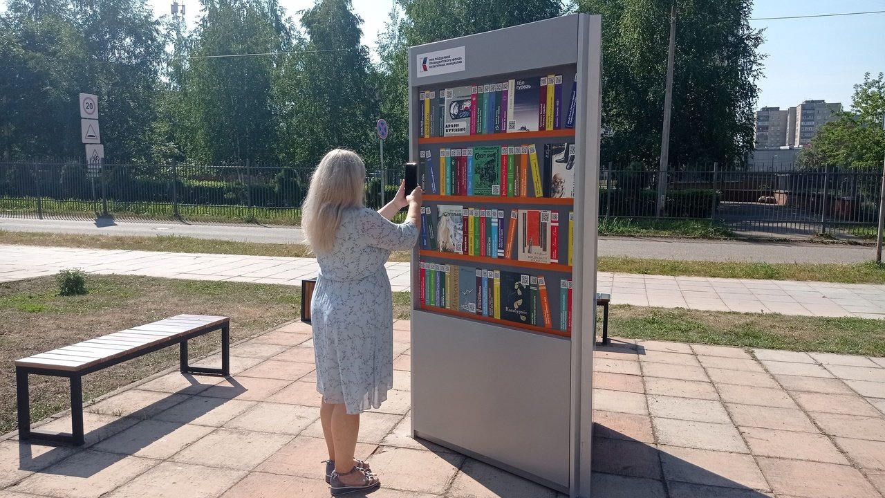 В Глазове открыли электронный читальный зал под открытым небом