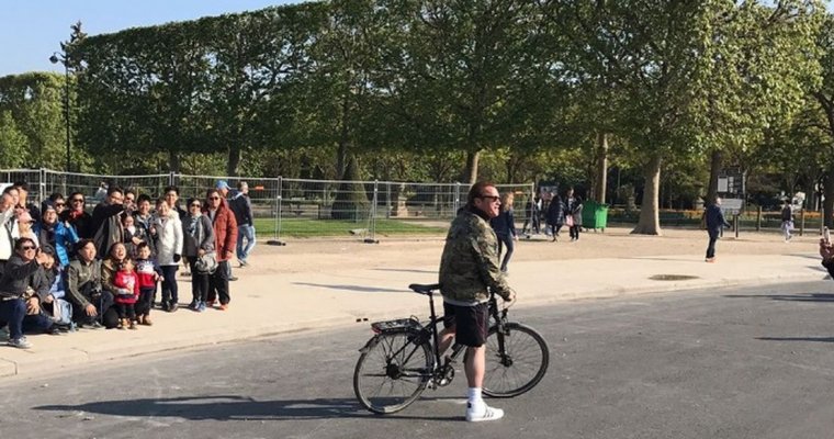Шварценеггер испортил фотосессию тайским туристам в Париже