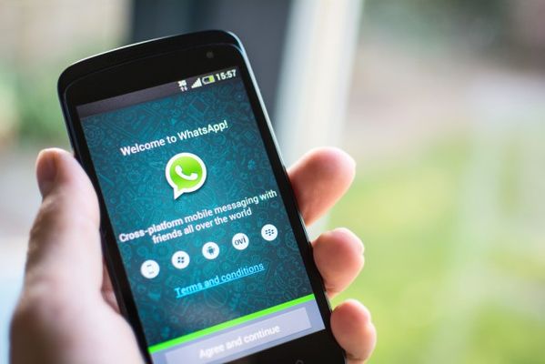 Мессенджер WhatsApp отменил плату за подписку