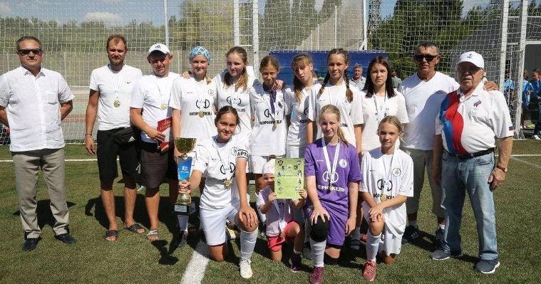 Юные футболистки из Ижевска завоевали золото на турнире «Кожаный мяч»