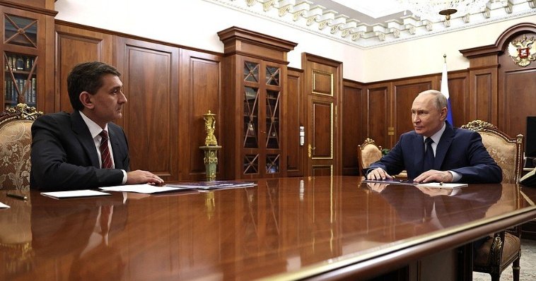 Владимир Путин провёл рабочую встречу с председателем правления ПАО «Россети» Андреем Рюминым