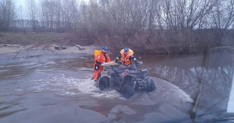 В Глазове спасли застрявших на реке Чепца подростков