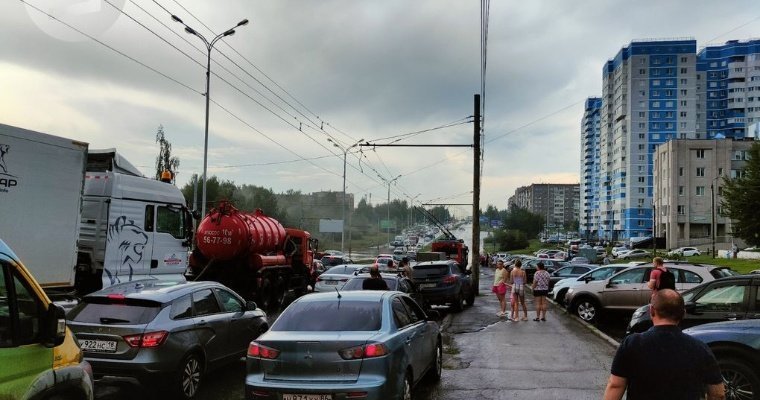 В Ижевске временно приостановили движение части общественного электротранспорта