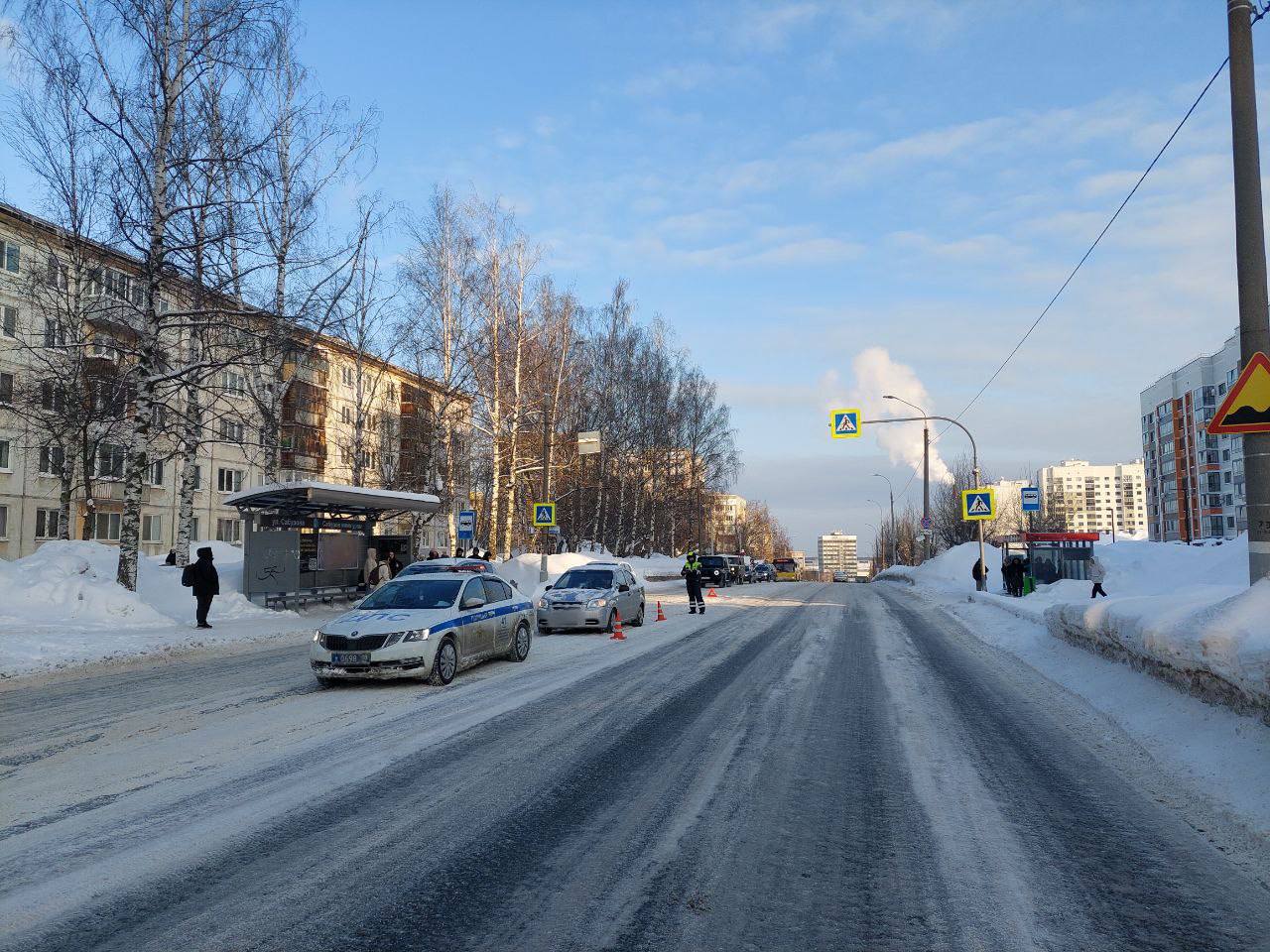 В Ижевске 17-летняя девушка попала под колёса иномарки 