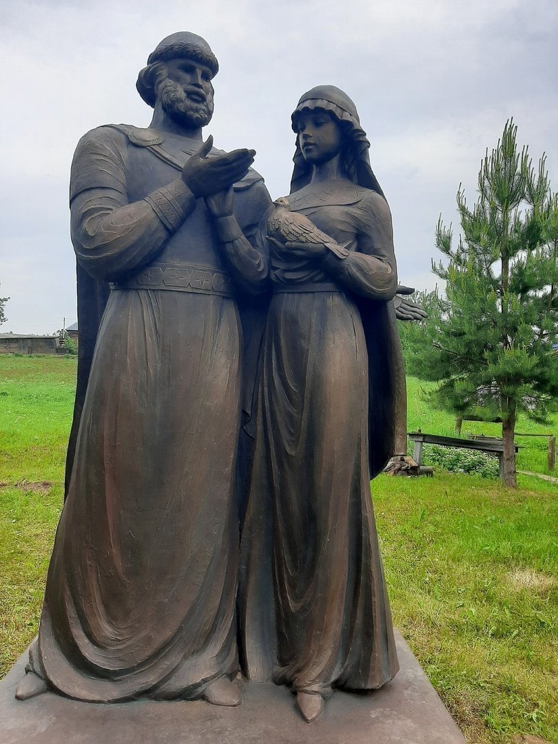 Памятник святым Петру и Февронии Муромским установили в Селтинском районе