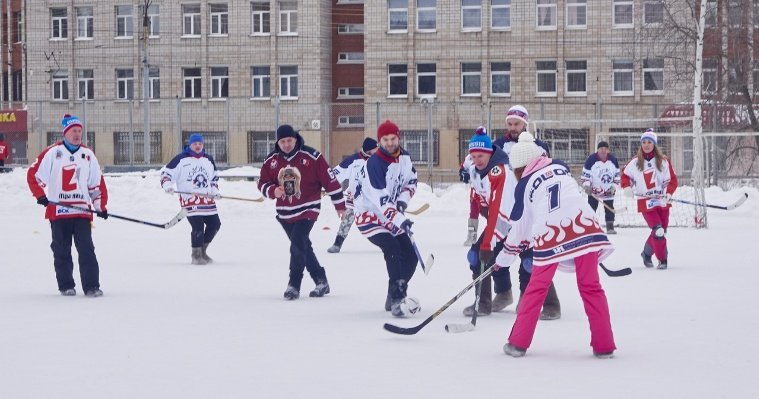 Благотворительный турнир по хоккею на валенках вновь выиграла команда отцов ижевского лицея №41 