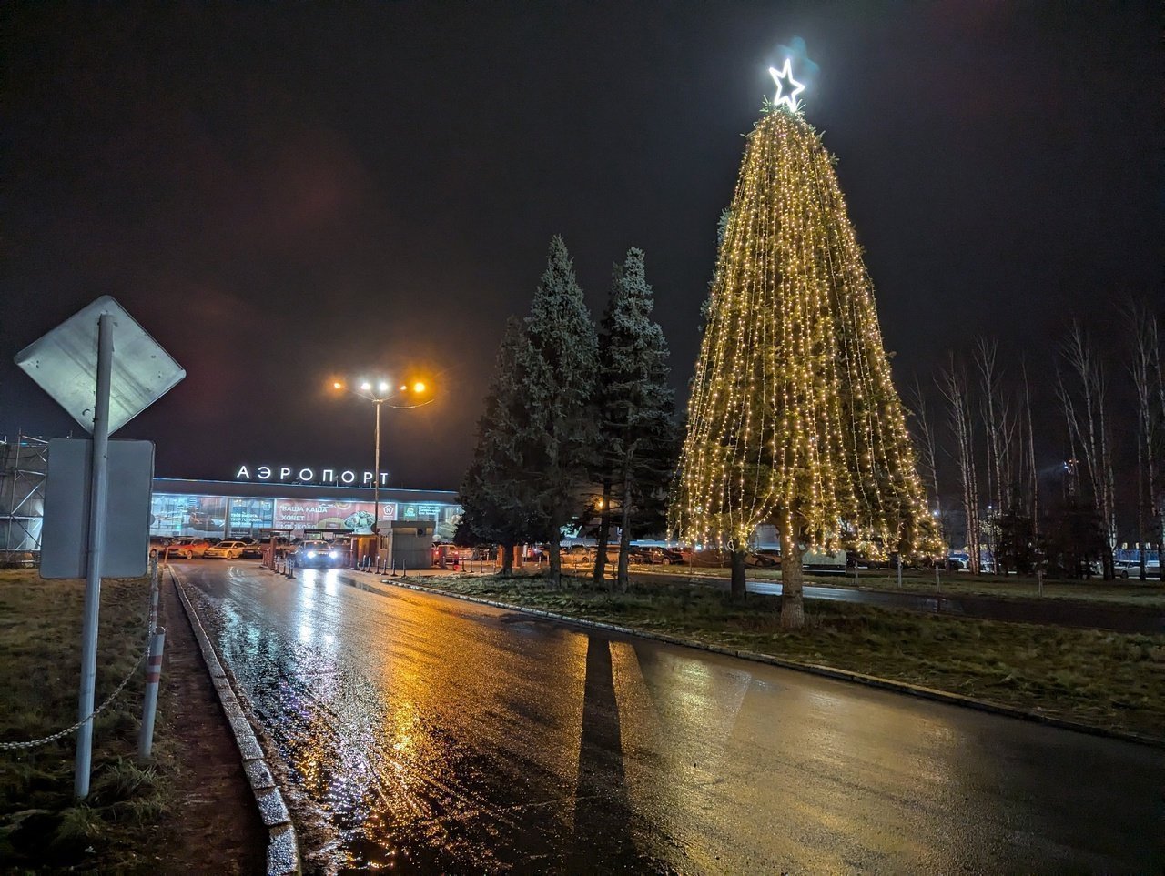 В Ижевском аэропорту временно приостановлено авиасообщение