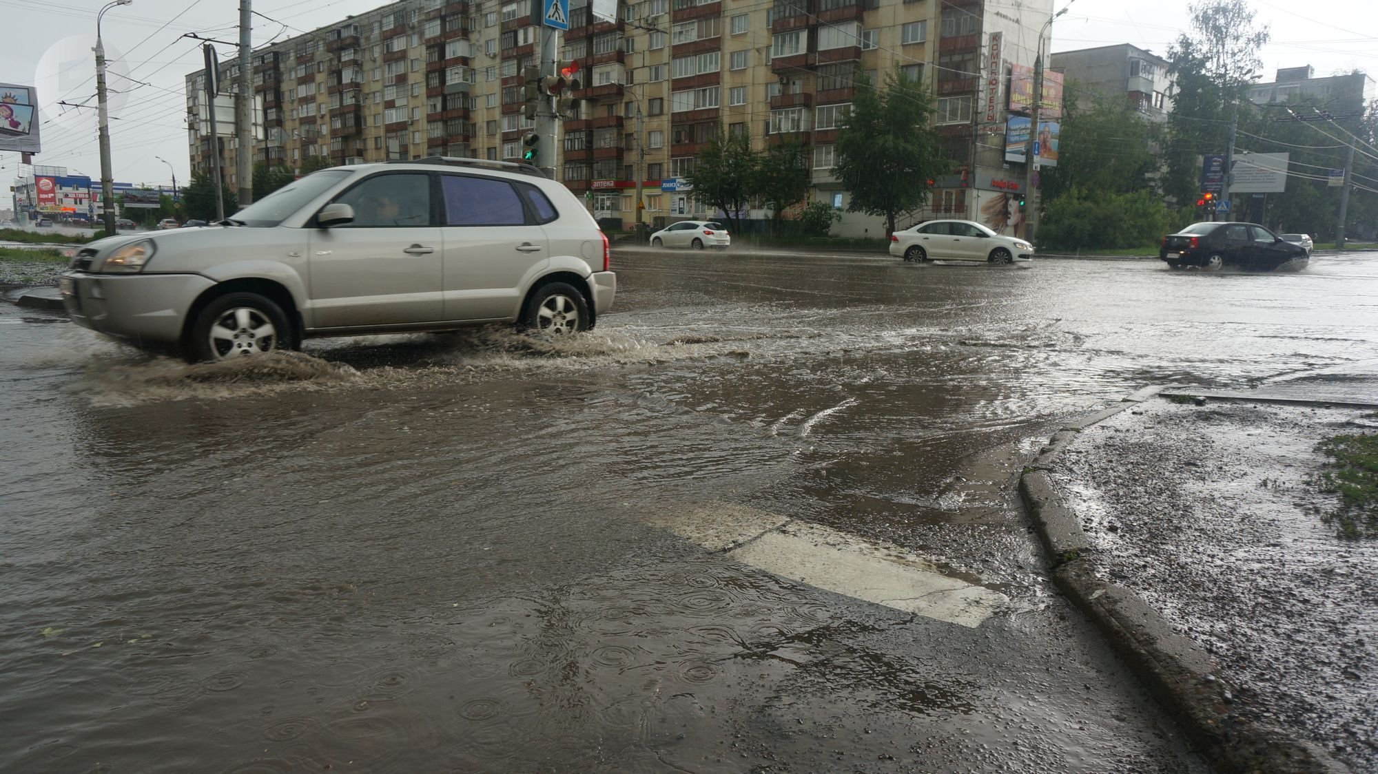 Участок федеральной трассы в Сочи подтопило в результате проливных дождей