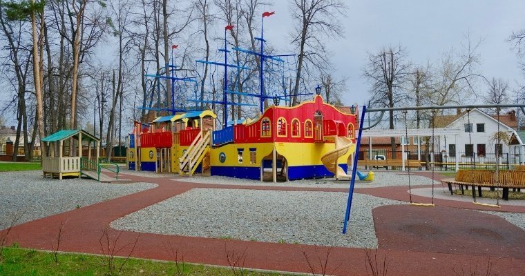 В Детском парке Сарапула восстановили разрушенный «Фрегат» 