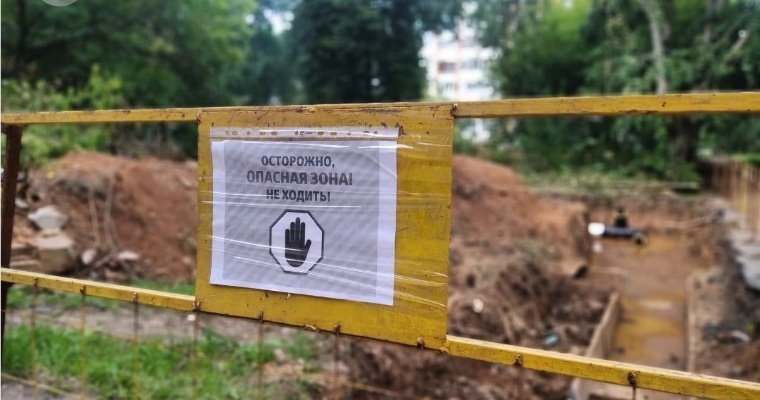Энергетики попросили жителей Ижевска не ломать ограждения на месте ремонта теплосетей