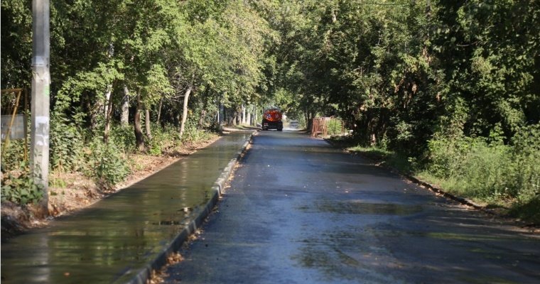 Дорогу и тротуар обустроили к школе №60 в Ижевске к новому учебному году 