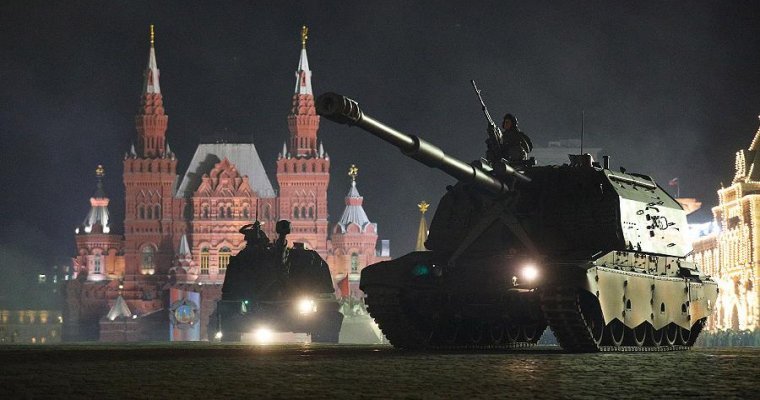 Появилось видео ночной репетиции Парада Победы в Москве