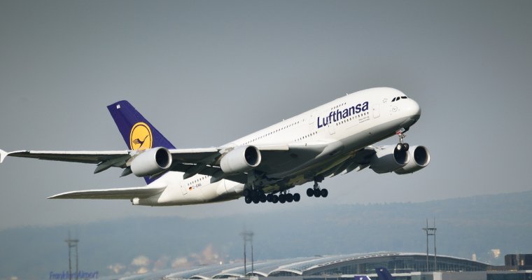 В Германии из-за забастовки работников авиакомпания Lufthansa отменила порядка 800 рейсов