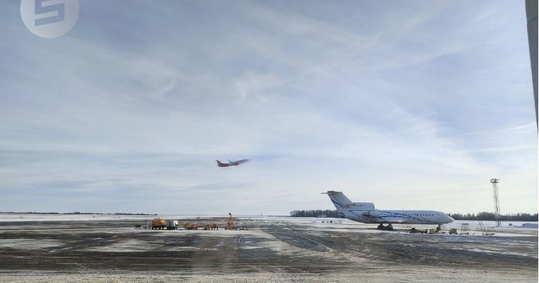 В аэропорту Ижевска временно ввели ограничения на приём и выпуск самолётов 