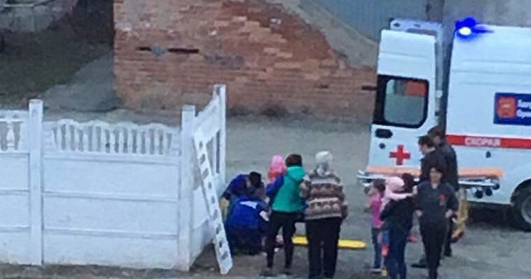 На пятилетнего ребенка в Орске упала бетонная плита