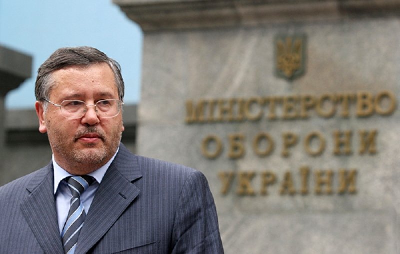 Экс-министра обороны Украины Гриценко приговорили заочно к 6 годам колонии