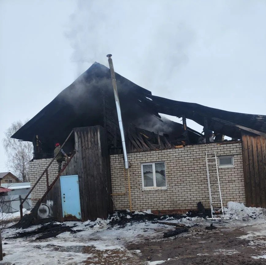 В Граховском районе Удмуртии в доме многодетной семьи произошёл пожар
