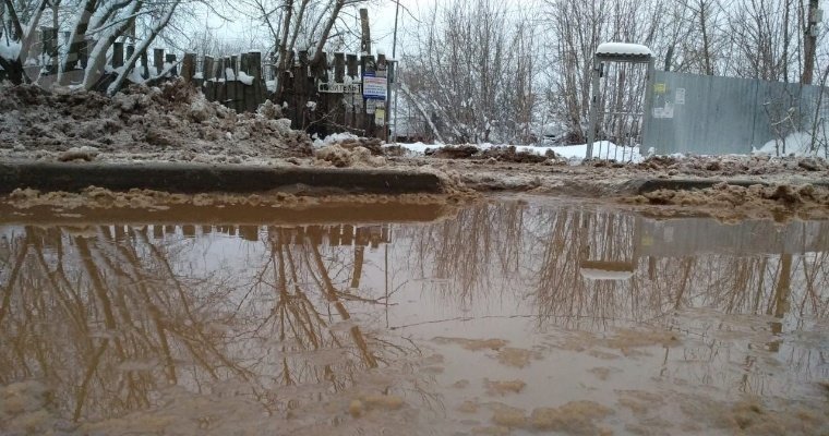 Повреждение водопровода на улице Холмогорова локализовали