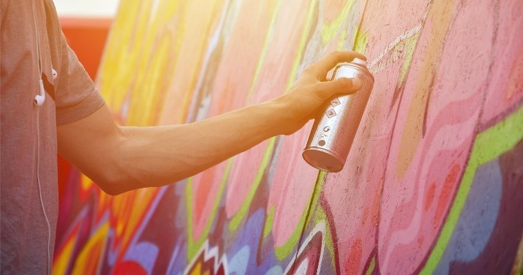 Художники разрисуют стены на автопарковке на улице Цветочной в Ижевске