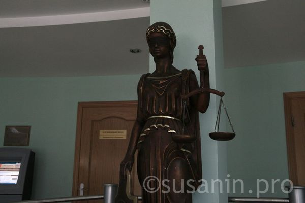 Двух жителей Удмуртии отправили под суд за надругательство над пьяной знакомой