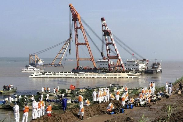 Затонувшую «Китайскую звезду» подняли на поверхность