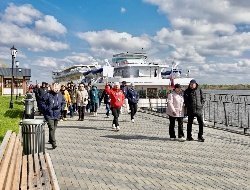 Первые в этом году теплоходы с туристами зашли в порт Сарапула