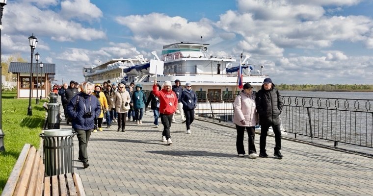 Первые в этом году теплоходы с туристами зашли в порт Сарапула
