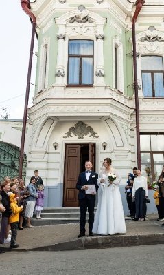 В Сарапуле первые пары зарегистрировали брак в обновлённом доме купца Корешева