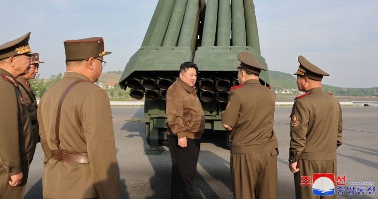 Ким Чен Ын ознакомился с новой реактивной системой залпового огня