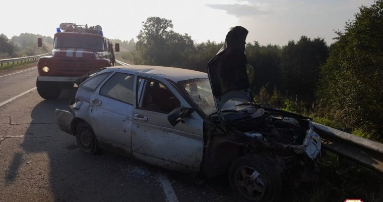 Под Грахово автомобиль влетел в отбойник