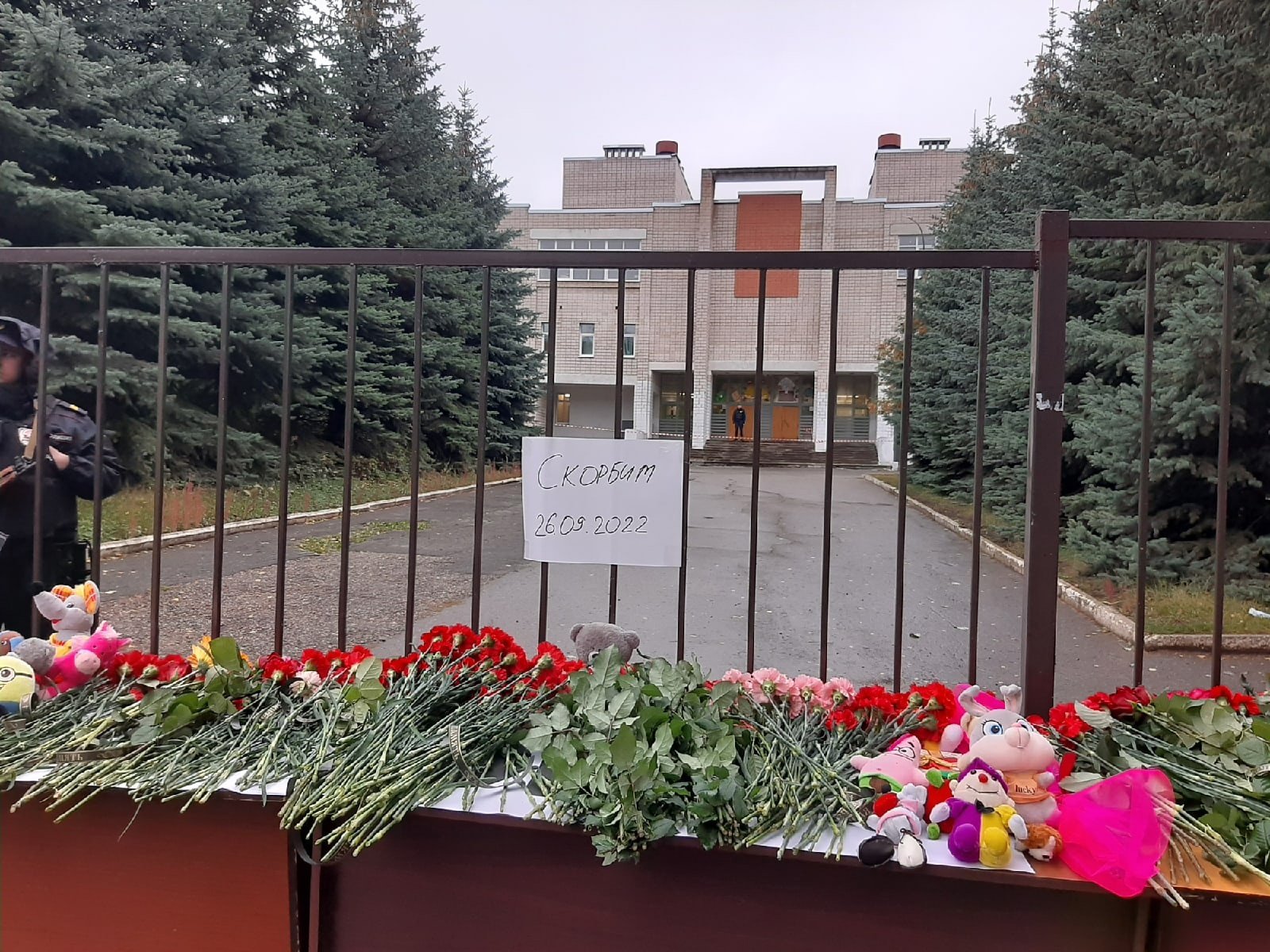 Телеведущий Владимир Соловьёв предложил наградить погибших в Ижевске учителей и охранников