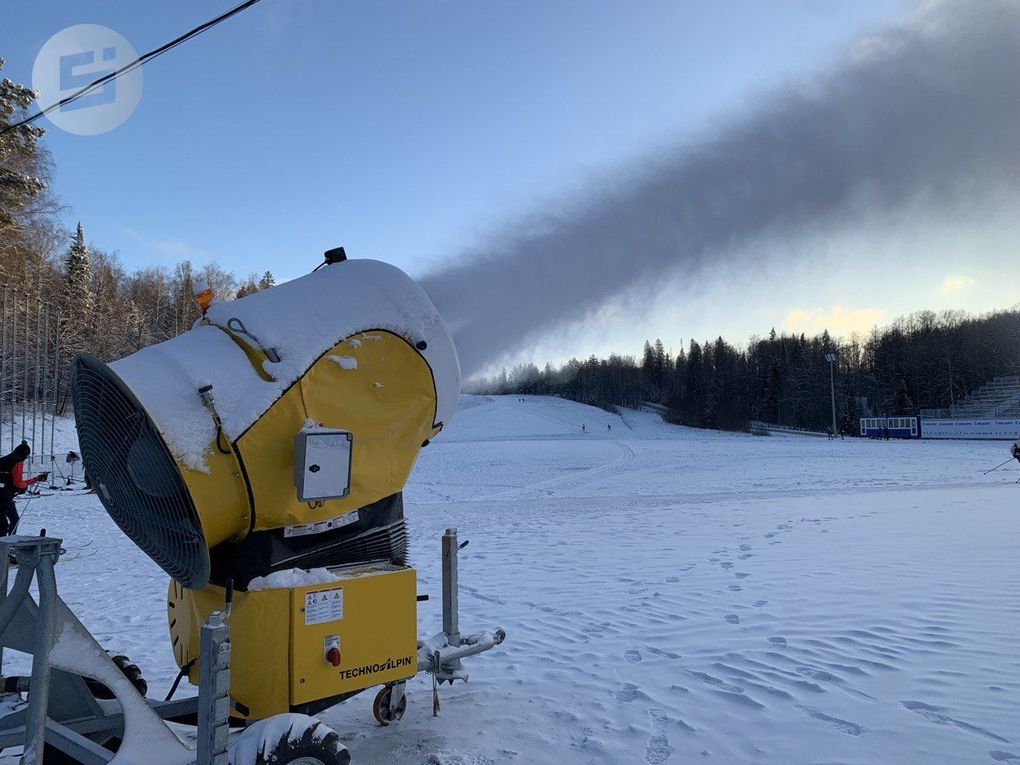 На лыжном комплексе имени Галины Кулаковой делают снег