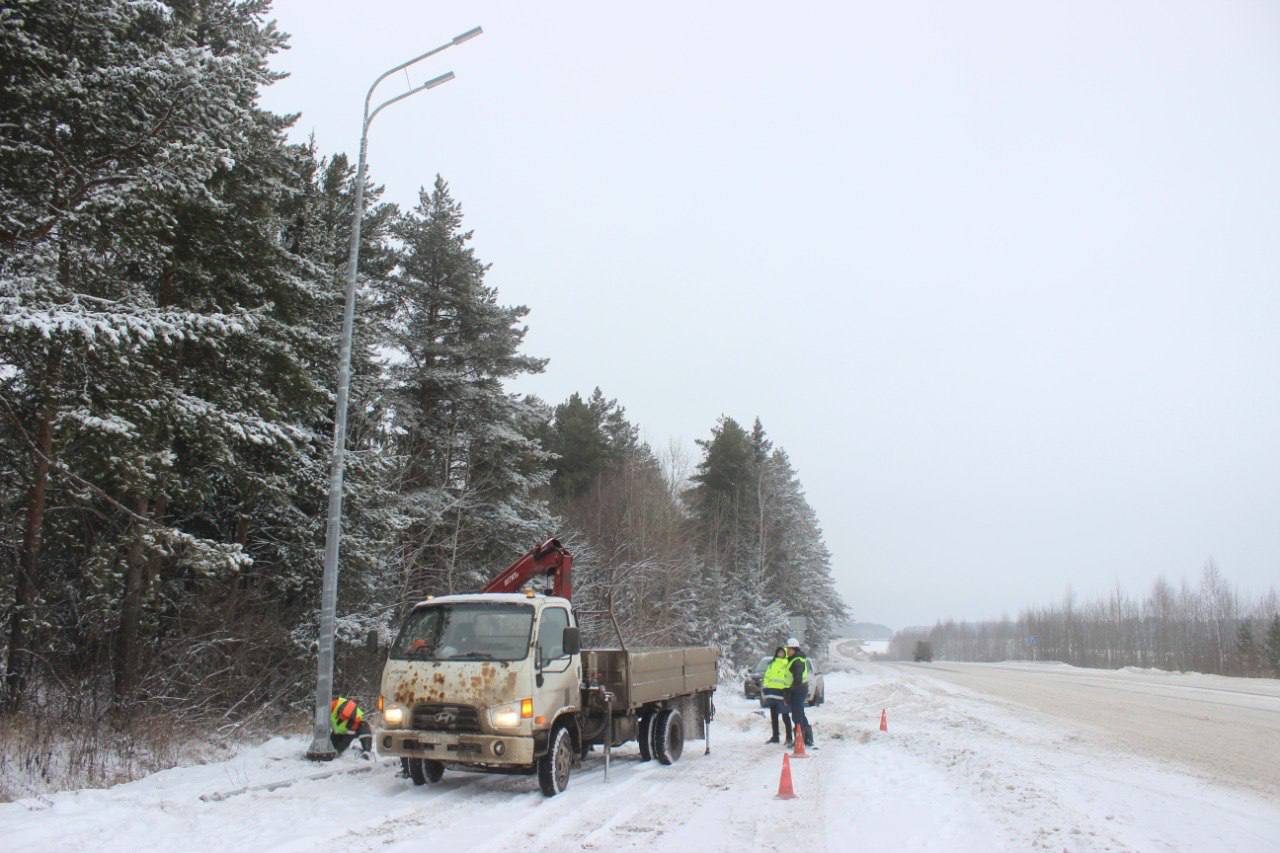 На опасном перекрёстке под Ижевском устанавливают освещение