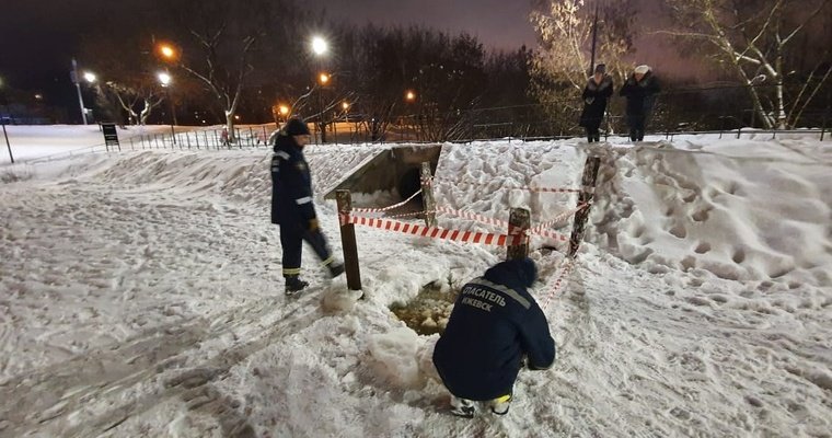 Спасатели Ижевска предупредили о тонком льду на водоёме в сквере Оружейника Драгунова