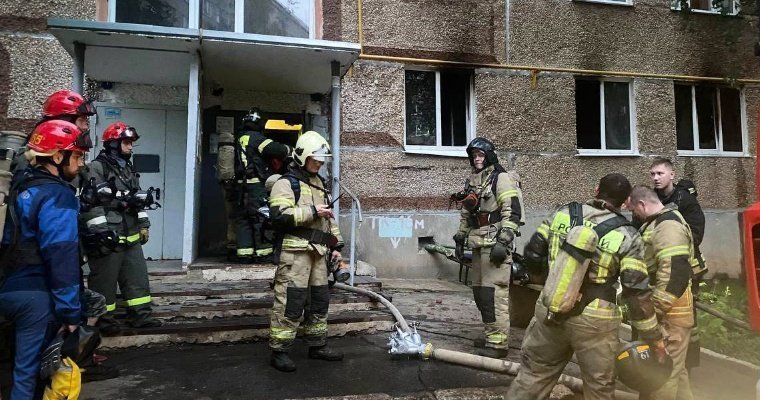 В пожаре на улице Молодёжной в Ижевске пожарные спасли 16 человек 