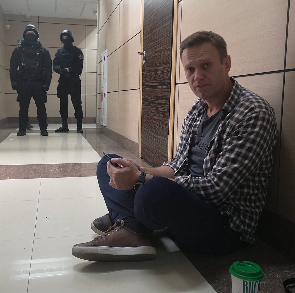 

Почти три года колонии: суд назначил Алексею Навальному реальный срок вместо условного

