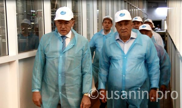 Глава Удмуртии Александр Соловьев попробовал сарапульское молоко