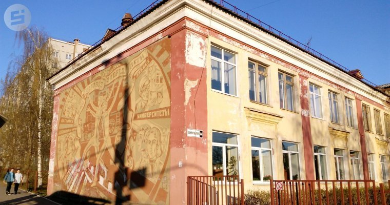 В Ижевске «ожили» герои панно на стене одной из школ