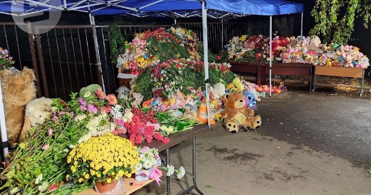 Народный мемориал погибшим при стрельбе в школе №88 Ижевска перенесли на территорию церкви