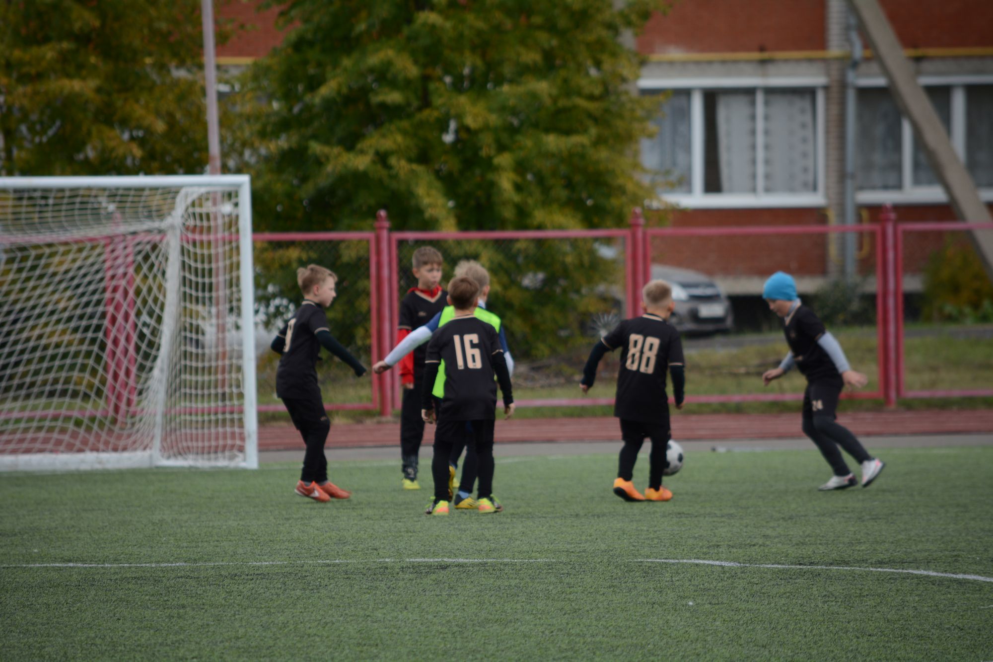Кожаный мяч  детям: соревнования юных футболистов проходят в Удмуртии