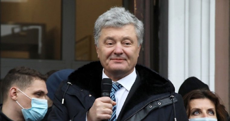 Суд в Киеве оставил на свободе экс-президента Украины Порошенко 