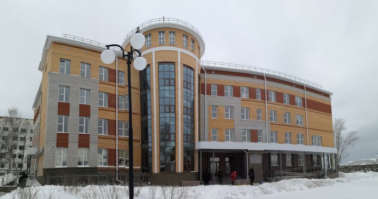 Новую поликлинику на улице Баранова в Ижевске открыли с опозданием в месяц
