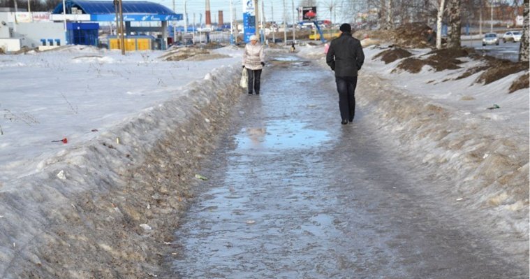 Службу благоустройства Ижевска оштрафовали за неудовлетворительную очистку дорог и тротуаров от снега